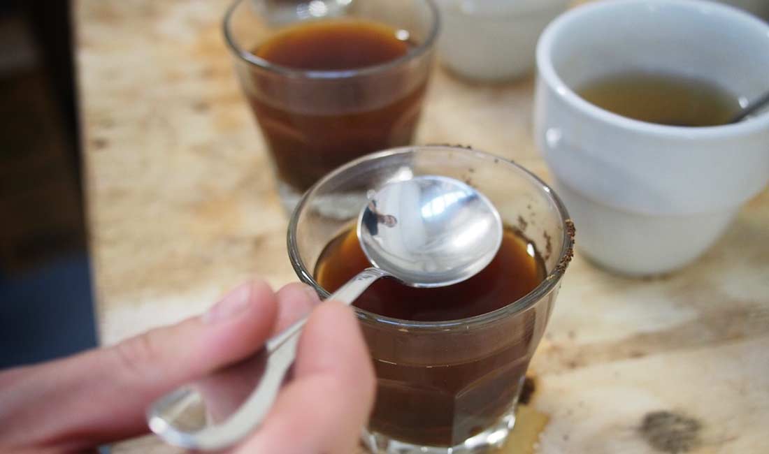 Setting up a coffee cupping session, Cleaning up the Cup Aroma.